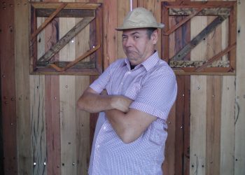 Humorista celebra 40 anos do personagem Zé Lezin com dupla apresentação no Teatro Luiz Mendonça