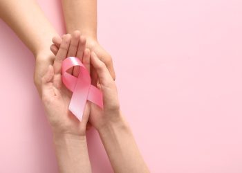 Outubro Rosa: conscientização sobre os cânceres de mama e colo do útero