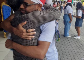 ONG Ponto e Vírgula realiza “Abraço de Natal”, em Caruaru