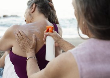 Câncer de pele e verão: cuidados essenciais para quem vai ou não à praia