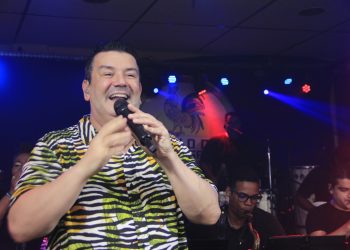 André Rio apresenta o show que dá nome a sua nova música de trabalho: “Tome Frevo”.