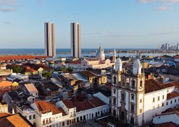 Pernambuco supera média nacional e receita turística cresce 10% em 2024