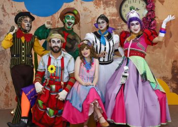 Espetáculo Alice no País de Caruaru realiza apresentações gratuitas em espaços emblemáticos da cidade