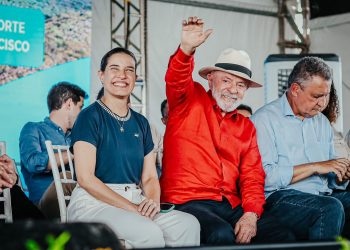 Em Salgueiro, no Sertão pernambucano, governadora Raquel Lyra e presidente Lula autorizam obra que vai levar mais água da transposição para 8 milhões de nordestinos