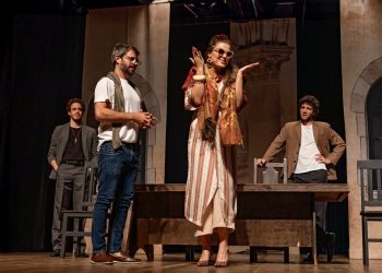 Sucesso de bilheteria pelo país, a peça O Homem Mais Inteligente da História está de volta ao Recife