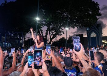 Priscila Senna grava novo audiovisual com show surpresa no Morro da Conceição