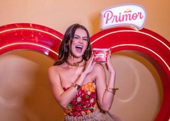 Ex-BBB Eslovênia participa de ação no São João de Campina Grande
