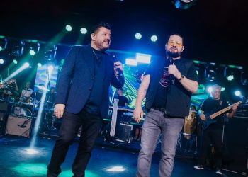Em Campina Grande, Matheus & Kauan, Bruno & Marrone, Mano Walter e Menos é Mais arrastam multidão na primeira noite da Vila Forró