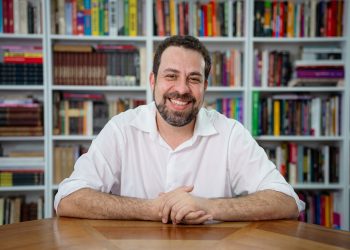 Guilherme Boulos lança novo livro no Recife