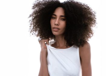 Modelo e influencer Mikaela Gomes conduz bate-papo sobre moda no Rolê REC’n’Play em Caruaru