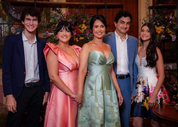 Chá da tarde celebra os 50 anos da médica Raquel Araújo com elegância no Palácio do Comércio de Pernambuco