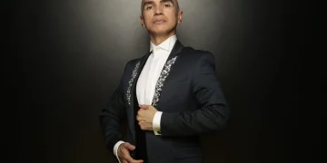 Edson Cordeiro canta Zeca Baleiro em show inédito no Projeto Seis e Meia Recife