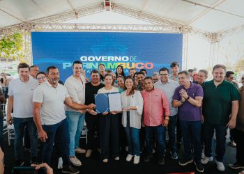 Em Caruaru, governadora Raquel Lyra anuncia mais de R$ 9 milhões em investimentos estaduais para a construção da nova Feira do Gado e pavimentação de ruas