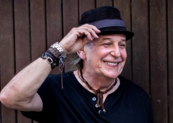 Tião Cavalcanti celebra 50 anos de canções em Caruaru