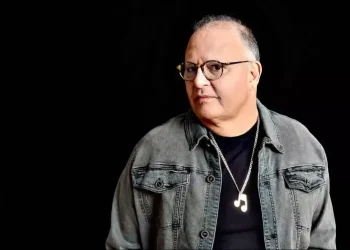 Guilherme Arantes traz ao Teatro Guararapes turnê em celebração aos 50 anos de carreira