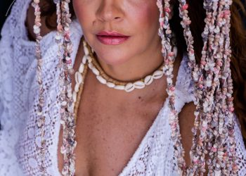 Karynna Spinelli leva o show “Bendito Samba” ao Marco Zero, Olinda e outros polos do Carnaval