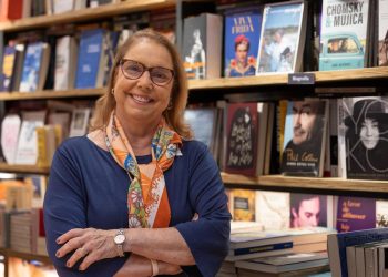 Jornalista Vera Íris Paternostro lança, no Recife, livro sobre comunicação no século XXI