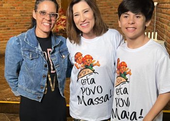 Crianças atendidas pelo Instituto do Câncer do Agreste vivenciaram tarde especial no Teatro de Nova Jerusalém