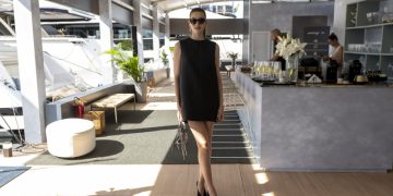 Camila Queiroz marca presença no Rio Boat Show, evento que movimenta o cenário de luxo carioca