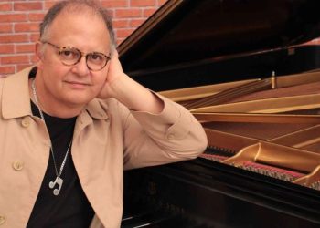 Guilherme Arantes traz neste sábado ao Teatro Guararapes turnê em celebração aos 50 anos de carreira