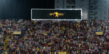 Novo placar da Ilha do Retiro estreou com show visual