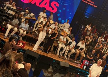 Priscila Senna grava pela primeira vez o Altas Horas ao lado de Ivete Sangalo