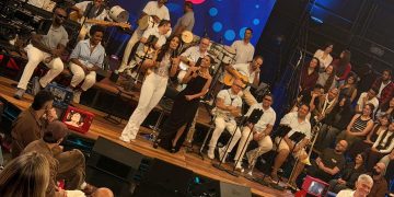 Priscila Senna grava pela primeira vez o Altas Horas ao lado de Ivete Sangalo