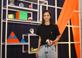 Artista de Toritama, Ana Clara homenageia grandes mulheres em exposição de mosaicos de cubos mágicos