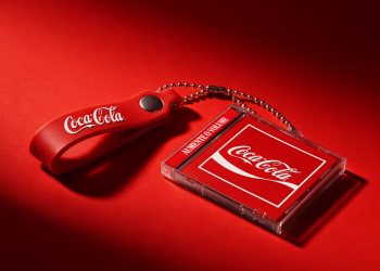 Coca-Cola transforma nostalgia em trilha sonora com MiniCD no Rock in Rio 2026