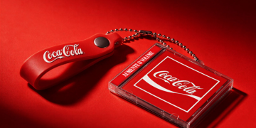 Coca-Cola transforma nostalgia em trilha sonora com MiniCD no Rock in Rio 2026