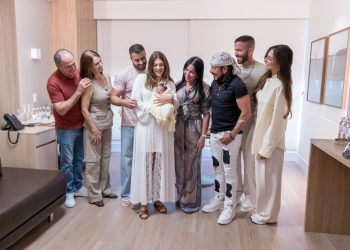 Bell Marques e os filhos celebram chegada de bebê à família com álbum de músicas para ninar