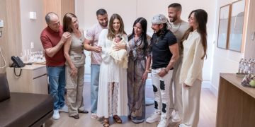 Bell Marques e os filhos celebram chegada de bebê à família com álbum de músicas para ninar