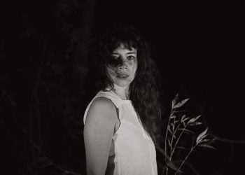 Nathalia Queiroz lança álbum poético-musical “Pássaras Aurora”