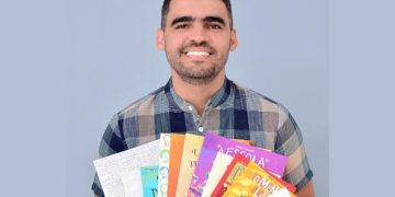 Manoel Cavalcante, poeta potiguar, lança livros na Acaccil, em Caruaru