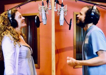 CAIXA Cultural Recife recebe musical Clarice Clarão, de Beatriz Azevedo e Moreno Veloso