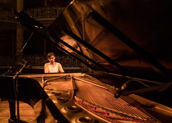 Curitibano Bruno Hrabovsky em dose dupla no Teatro de Santa Isabel