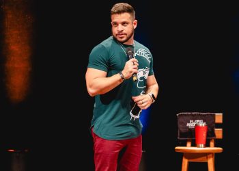 Humorista Flávio Andradde traz o novo show para Caruaru e Belo Jardim