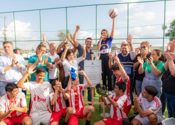 Rodrigo Pinheiro e Raquel Lyra entregam primeira areninha esportiva de Caruaru